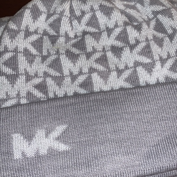 MICHAEL KORS BRAND NEW WITH TAGS SPARKLE LOGO MATCHING HAT & SCARF SET - Picture 2 of 8